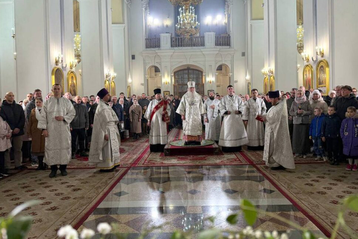 В праздник Светлого Христова Воскресения архиепископ Димитрий возглавил Литургию в Успенском кафедральном соборе Витебска