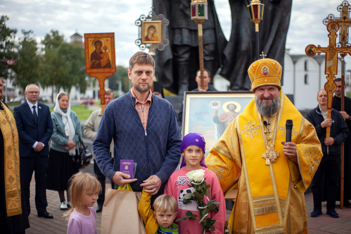 Акция «Дни семьи» стартовала с молебна в Успенском кафедральном соборе Витебска