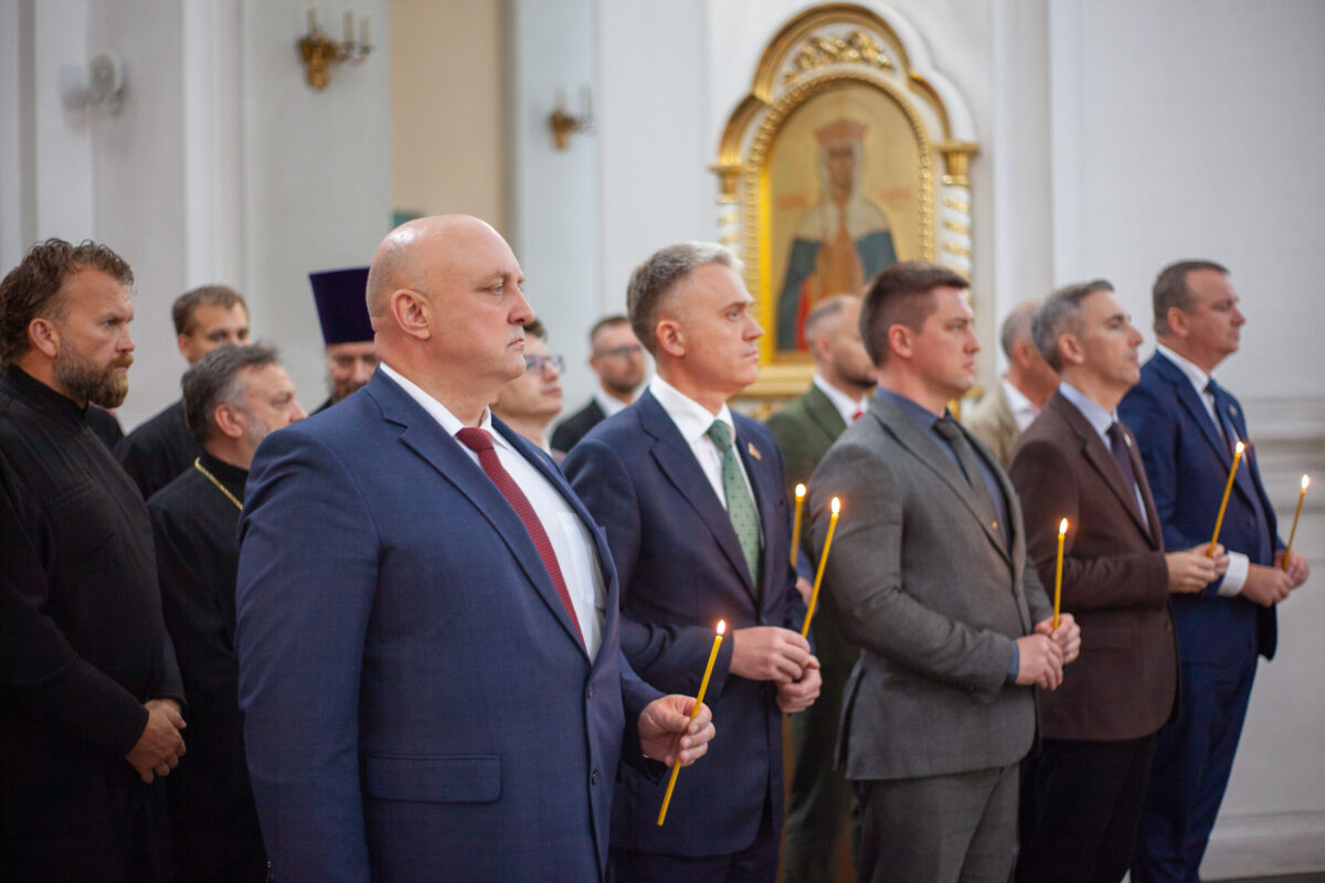Преподаватели и учащиеся приняли участие в молебном пении «За единую Беларусь» в кафедральном соборе